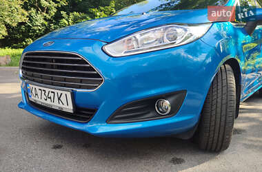 Хэтчбек Ford Fiesta 2015 в 