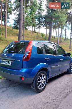Хэтчбек Ford Fiesta 2006 в 