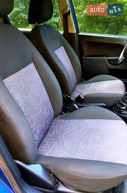 Хэтчбек Ford Fiesta 2006 в 