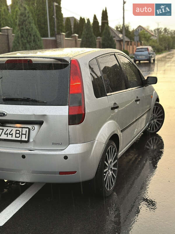 Хэтчбек Ford Fiesta 2003 в Киеве