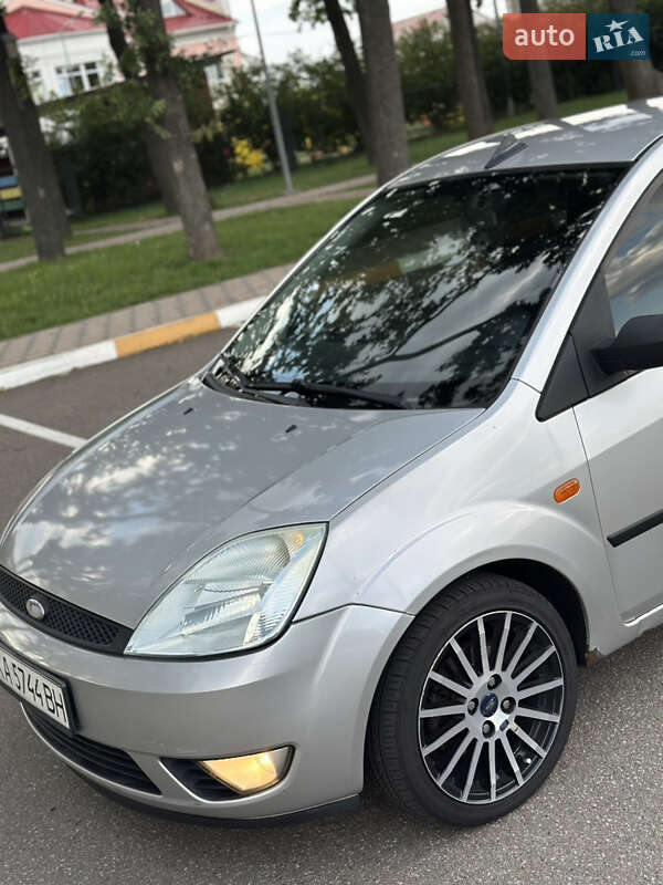 Хэтчбек Ford Fiesta 2003 в Киеве