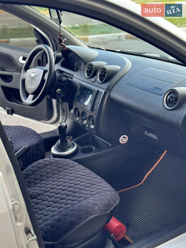 Хэтчбек Ford Fiesta 2003 в Киеве