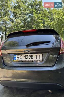 Хэтчбек Ford Fiesta 2018 в 
