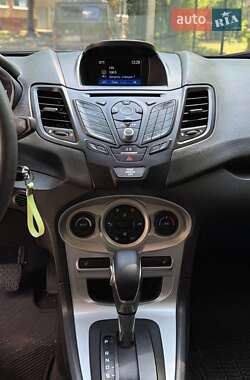 Хэтчбек Ford Fiesta 2018 в 