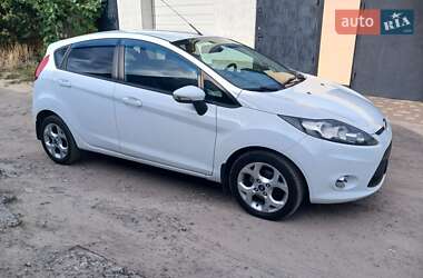Хэтчбек Ford Fiesta 2011 в 