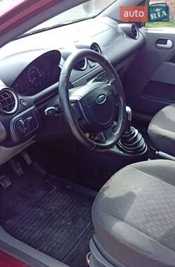 Хэтчбек Ford Fiesta 2003 в 