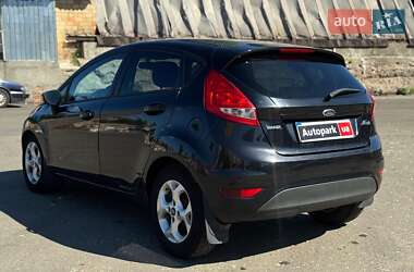 Хэтчбек Ford Fiesta 2011 в 