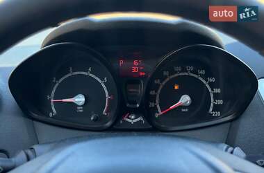 Хэтчбек Ford Fiesta 2011 в 