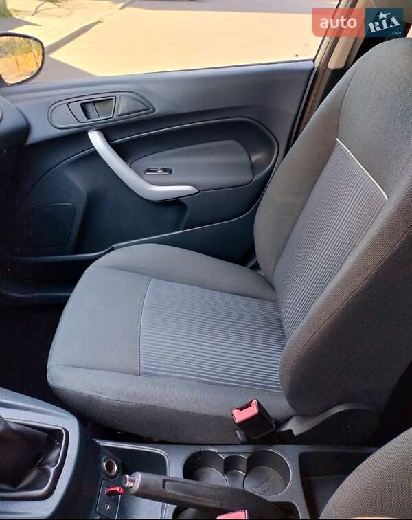 Хэтчбек Ford Fiesta 2011 в Прилуках