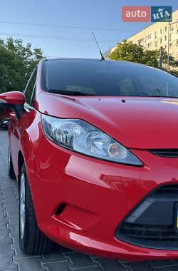Хэтчбек Ford Fiesta 2012 в 