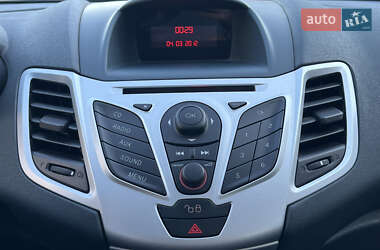 Хэтчбек Ford Fiesta 2012 в 