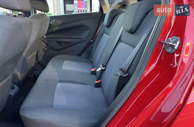 Хэтчбек Ford Fiesta 2012 в 