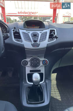 Седан Ford Fiesta 2011 в 
