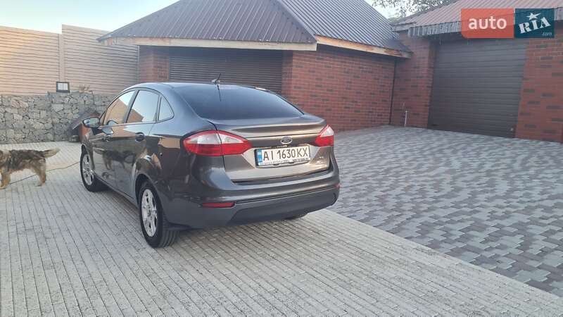 Седан Ford Fiesta 2015 в Киеве