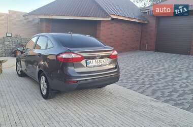 Седан Ford Fiesta 2015 в 