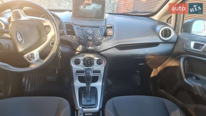 Седан Ford Fiesta 2015 в Киеве