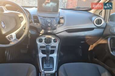 Седан Ford Fiesta 2015 в 