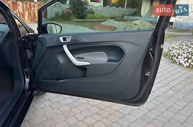 Хэтчбек Ford Fiesta 2012 в 