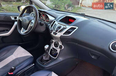 Хэтчбек Ford Fiesta 2012 в 