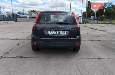 Хэтчбек Ford Fiesta 2006 в 