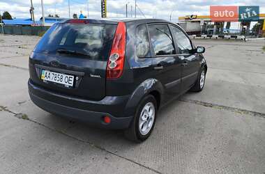 Хэтчбек Ford Fiesta 2006 в 