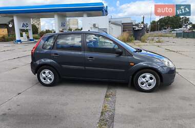 Хэтчбек Ford Fiesta 2006 в 