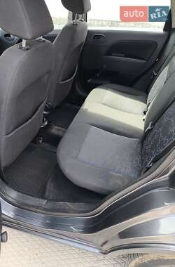 Хэтчбек Ford Fiesta 2006 в 