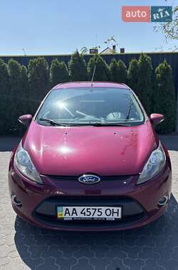 Хэтчбек Ford Fiesta 2011 в 