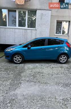 Хэтчбек Ford Fiesta 2015 в 