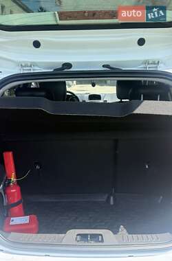 Хэтчбек Ford Fiesta 2013 в 