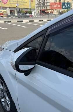 Хэтчбек Ford Fiesta 2013 в 