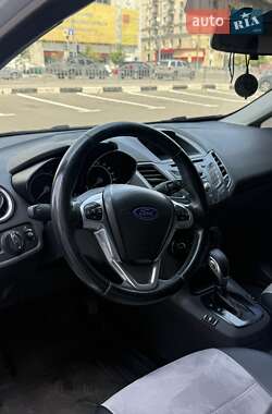 Хэтчбек Ford Fiesta 2013 в 