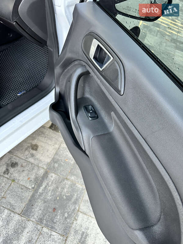 Хэтчбек Ford Fiesta 2016 в Малехове фото 19 Хэтчбек Ford Fiesta 2016 в Малехове