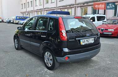 Хэтчбек Ford Fiesta 2006 в 