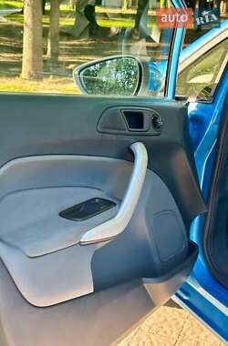 Хэтчбек Ford Fiesta 2009 в 