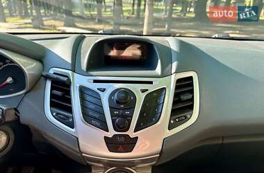 Хэтчбек Ford Fiesta 2009 в 