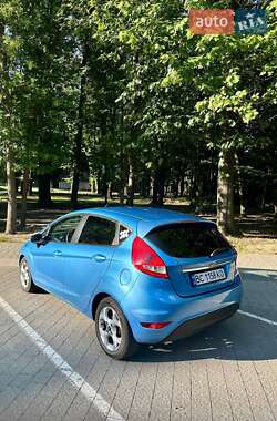 Хэтчбек Ford Fiesta 2009 в 