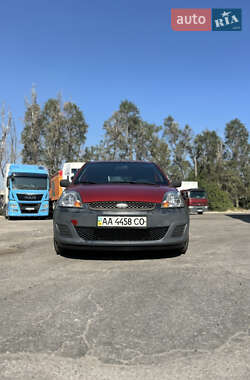 Хэтчбек Ford Fiesta 2006 в 
