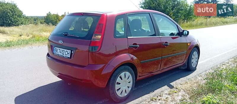 Хэтчбек Ford Fiesta 2003 в 