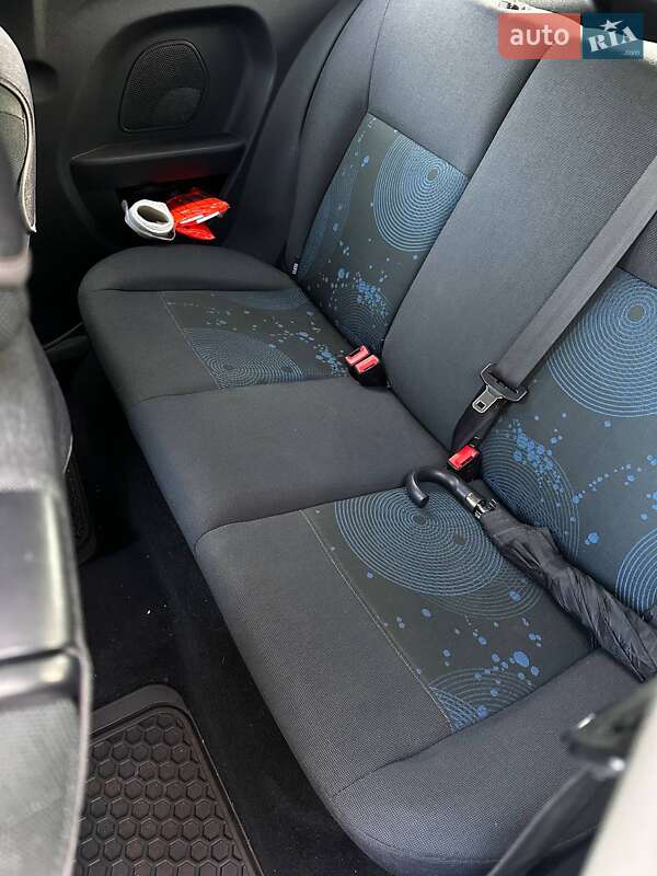 Хэтчбек Ford Fiesta 2010 в Луцке фото 5 Хэтчбек Ford Fiesta 2010 в Луцке