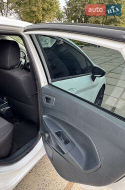 Хэтчбек Ford Fiesta 2011 в 