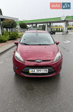 Хэтчбек Ford Fiesta 2011 в 