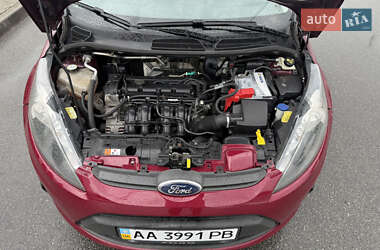 Хэтчбек Ford Fiesta 2011 в 