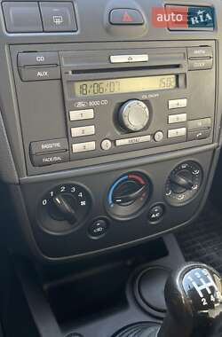 Хэтчбек Ford Fiesta 2007 в 