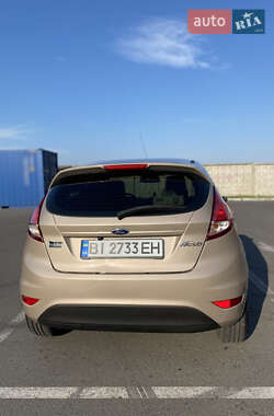 Хэтчбек Ford Fiesta 2016 в 