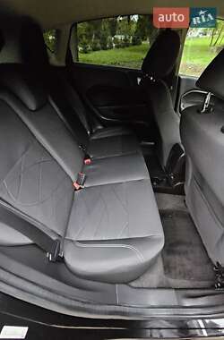 Хэтчбек Ford Fiesta 2015 в 