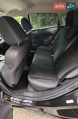 Хэтчбек Ford Fiesta 2015 в 