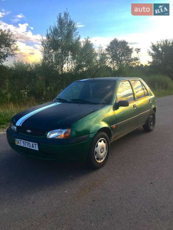 Хэтчбек Ford Fiesta 2001 в 