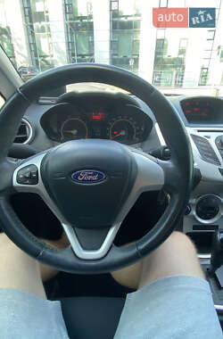 Хэтчбек Ford Fiesta 2011 в 