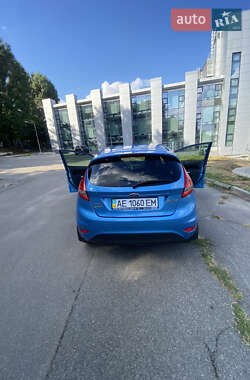 Хэтчбек Ford Fiesta 2011 в 